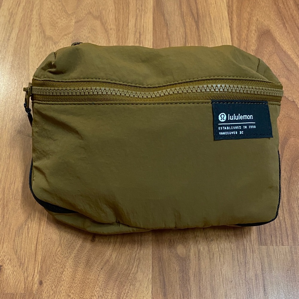 ❤️ Lululemon Clean Lines Belt Bag Brown Black NWOT